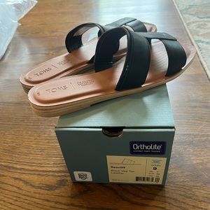 Tom’s Seacliff sandals black, new, size 9
